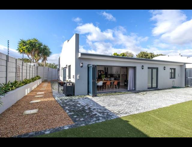 3 BEDROOM PROPERTY TO RENT IN CONSTANTIA